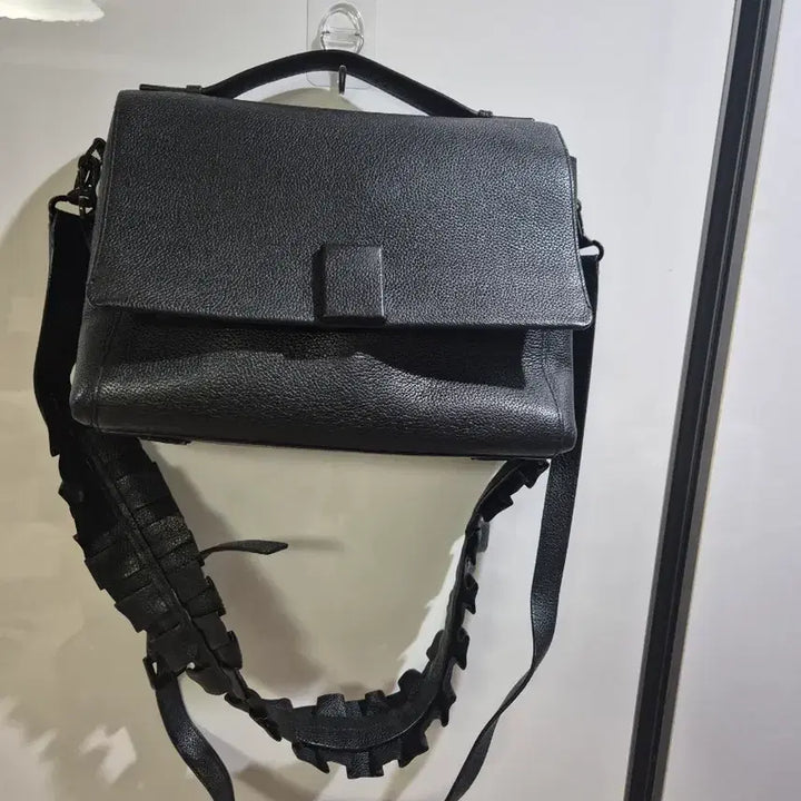 [BUNJANG] Couronne Black Ruffle Shoulder Bag / 쿠론 블랙백