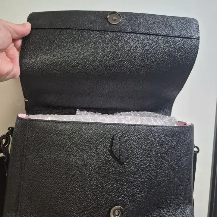 [BUNJANG] Couronne Black Ruffle Shoulder Bag / 쿠론 블랙백