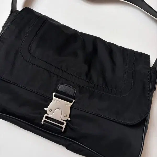 [BUNJANG] Matin Kim Signature Buckle Shoulder Bag Q1531 / 마뗑킴 시그니처 버클 라인 숄더백 Q1531