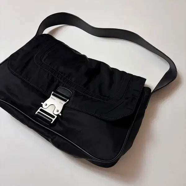 [BUNJANG] Matin Kim Signature Buckle Shoulder Bag Q1531 / 마뗑킴 시그니처 버클 라인 숄더백 Q1531