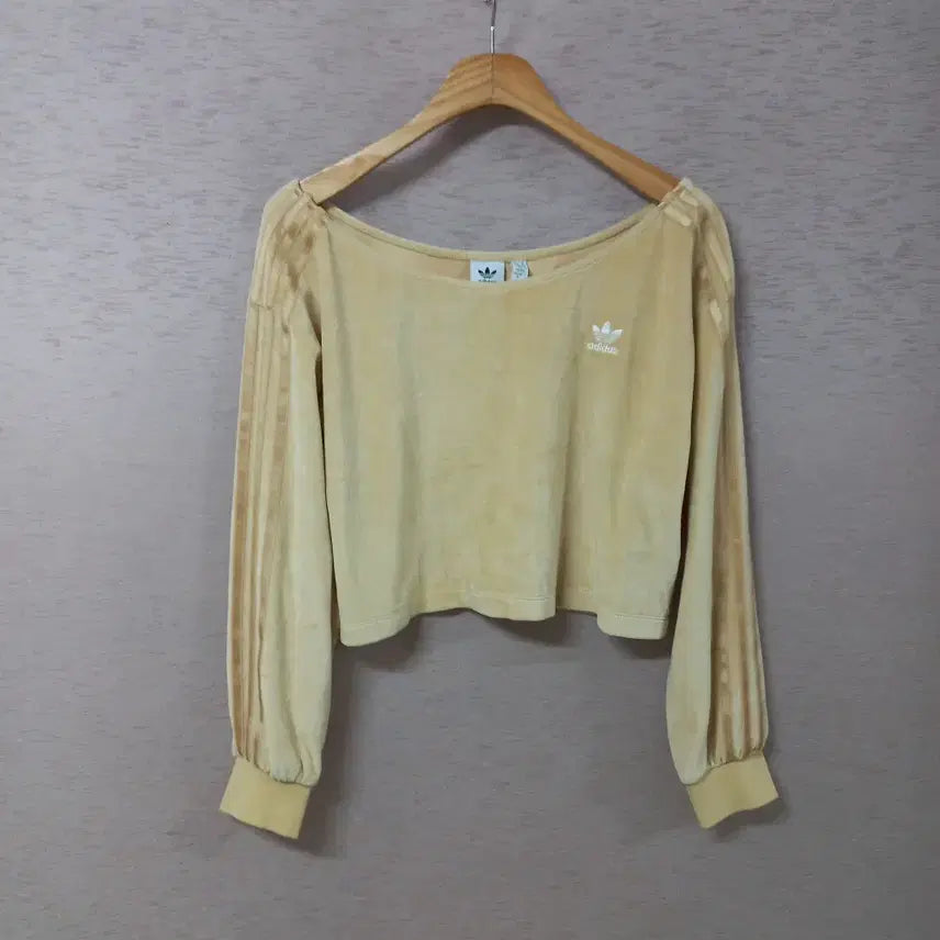 [SOLD OUT] B4-18/아디다스 오프숄더 숏 티셔츠 여성
