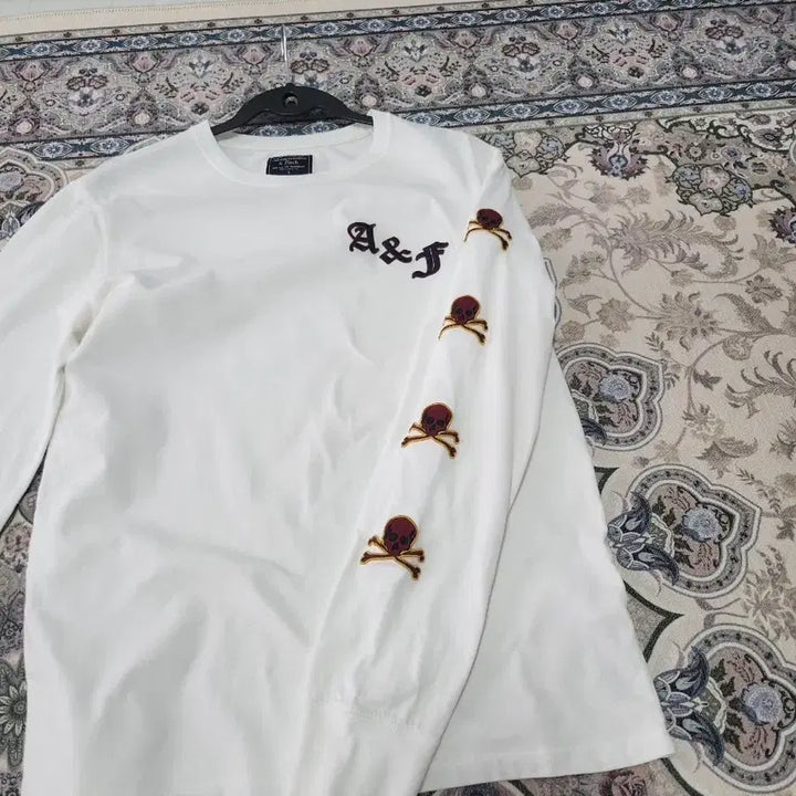 [SOLD OUT] 아베크롬비 화이트 긴팔티 A&amp;F 로고