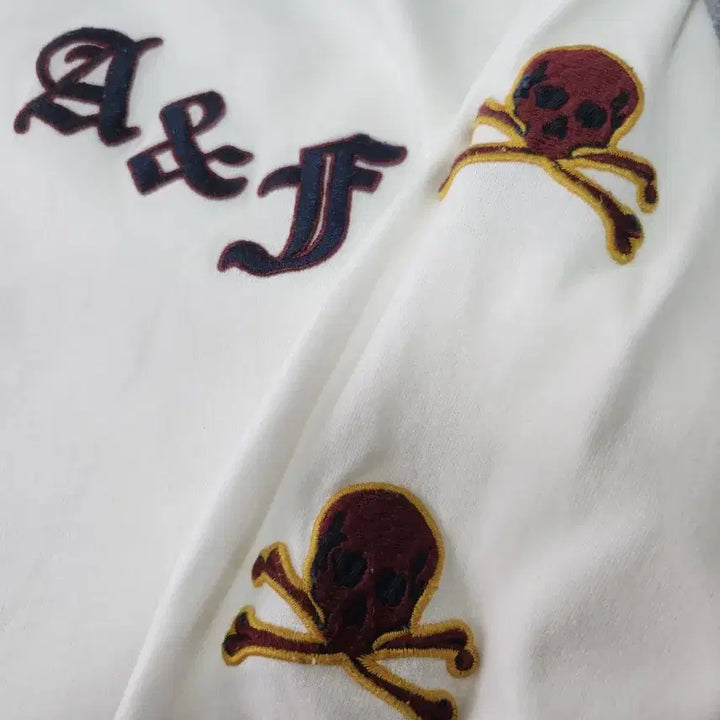 [SOLD OUT] 아베크롬비 화이트 긴팔티 A&amp;F 로고