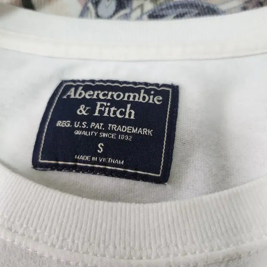 [SOLD OUT] 아베크롬비 화이트 긴팔티 A&amp;F 로고