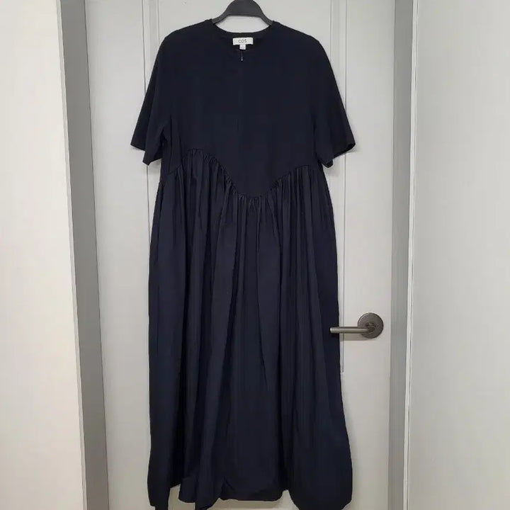 [SOLD OUT] COS 코스 네이비 원피스