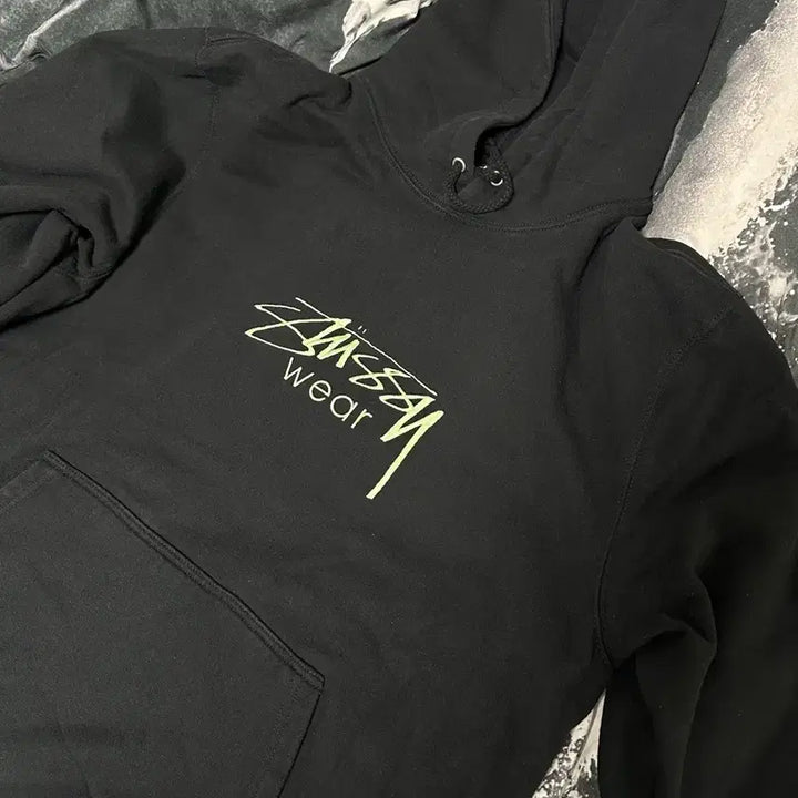 [BUNJANG] Stussy Stock Logo Embroidered Hoodie Black (L) / 스투시 스탁로고 엠브로이더드  후드 후디 블랙 L사이즈