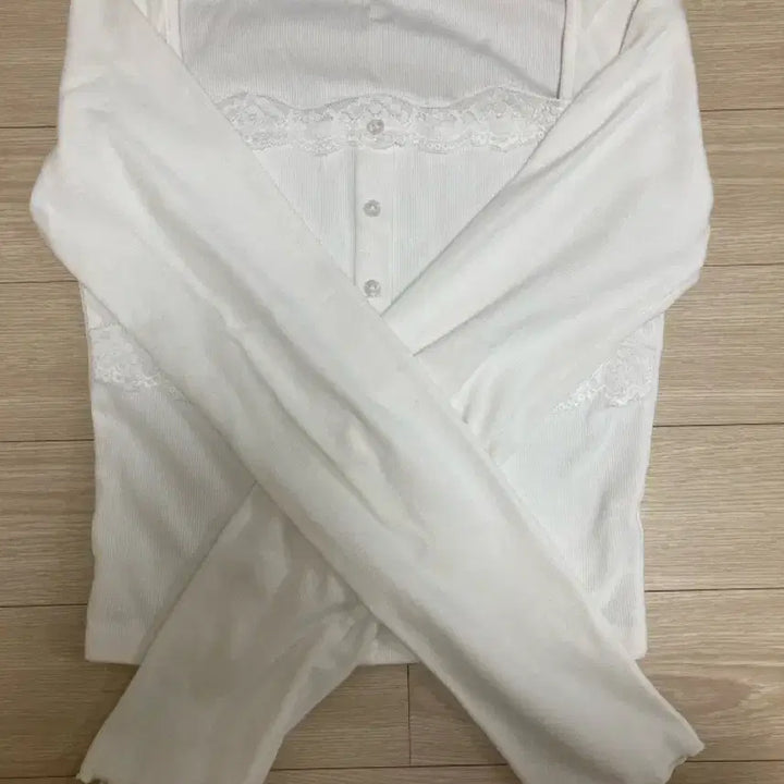 [SOLD OUT] 제니오 벨 레이스 가디건 아이보리