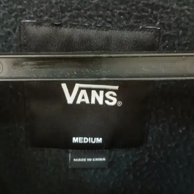 [BUNJANG] Vans Black Sweatshirt (M Size) - Minor Stain / 반스 블랙 맨투맨 M사이즈 앞면손톱만한얼룩 저렴