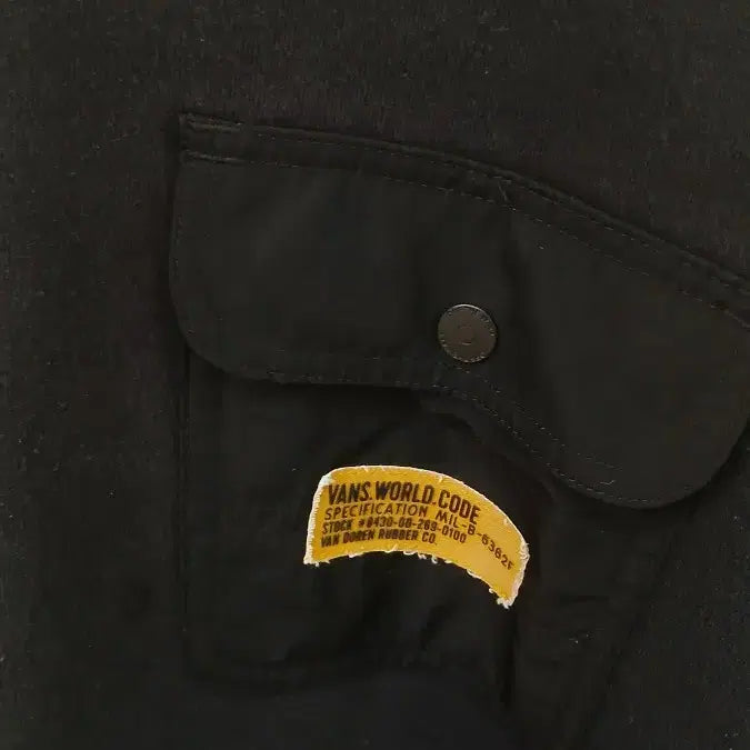 [BUNJANG] Vans Black Sweatshirt (M Size) - Minor Stain / 반스 블랙 맨투맨 M사이즈 앞면손톱만한얼룩 저렴