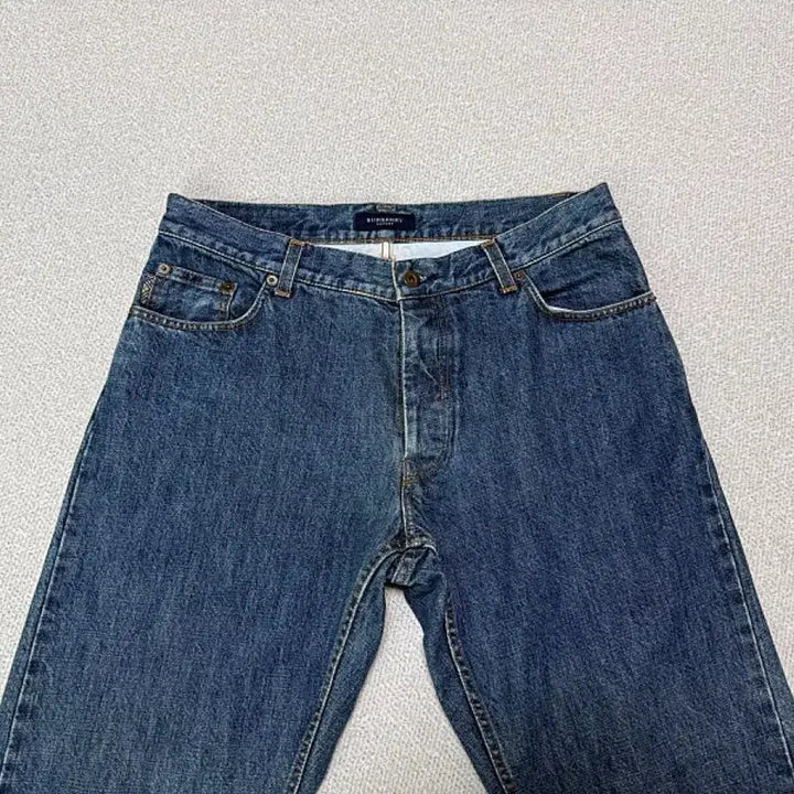 [SOLD OUT] 버버리 청바지 남성용 34인치