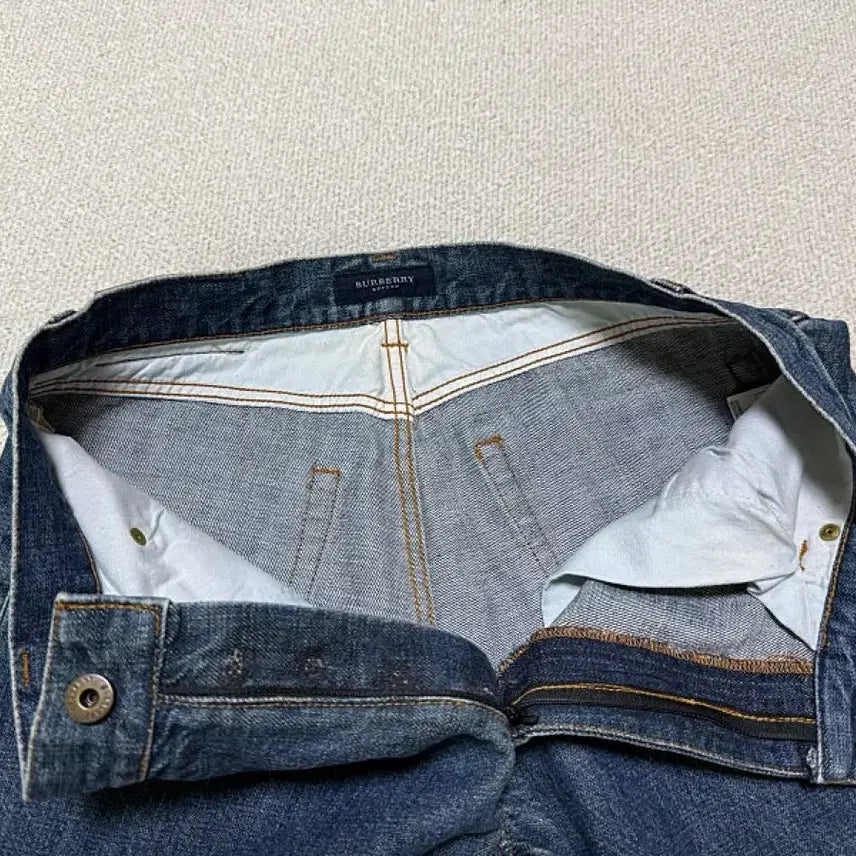 [SOLD OUT] 버버리 청바지 남성용 34인치
