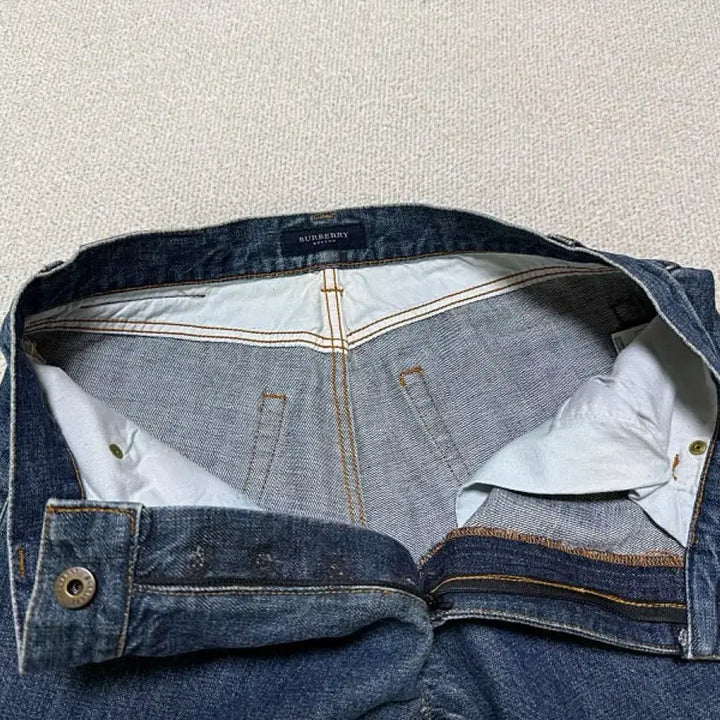 [SOLD OUT] 버버리 청바지 남성용 34인치