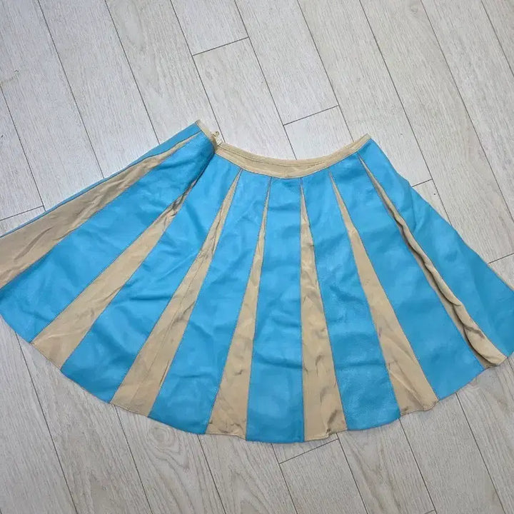 [BUNJANG] JOHNNY HATES JAZ Blue/Beige Flare Skirt / 쟈니헤잇재즈(JOHNNY HATES JAZ  블루/베이지 플레어 스커트
