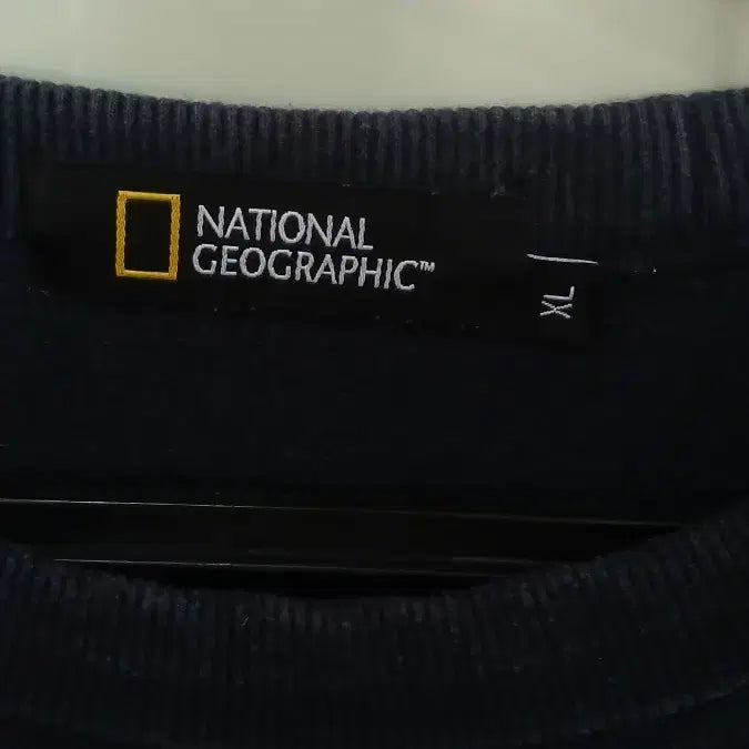 [BUNJANG] National Geographic Navy Embossed Print Sweatshirt / 내셔널지오그래픽 맨투맨 XL 네이비 앞면 양각프린팅