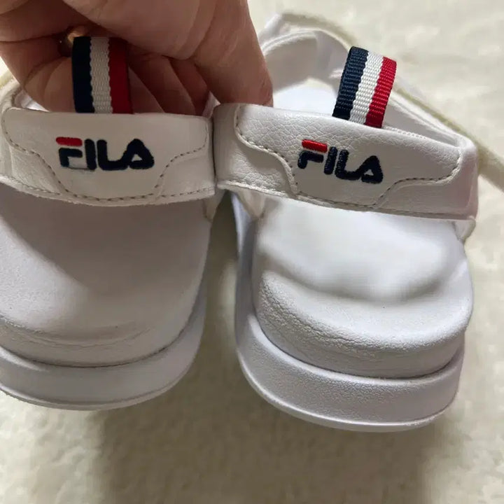 [BUNJANG] FILA White Sandals 220 / 휠라 FILA 흰색  샌들 220