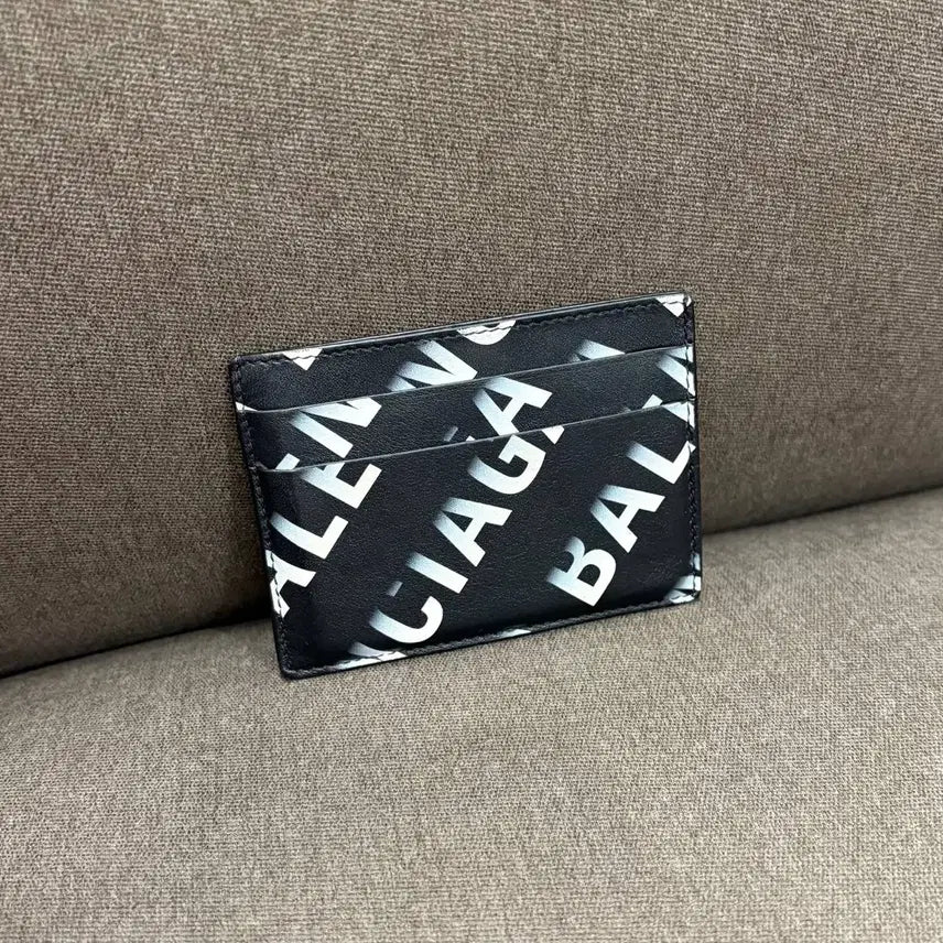 [SOLD OUT] 발렌시아카 페인팅 카드지갑 카드홀더