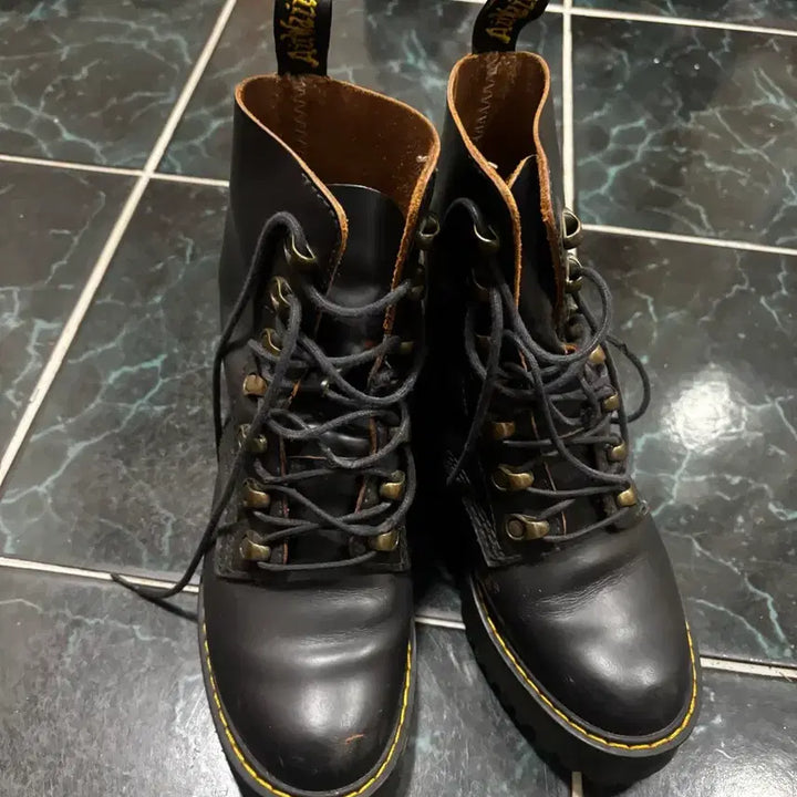 [BUNJANG] Dr. Martens Black Walker Boots / 닥터마틴 블랙 워커 부츠