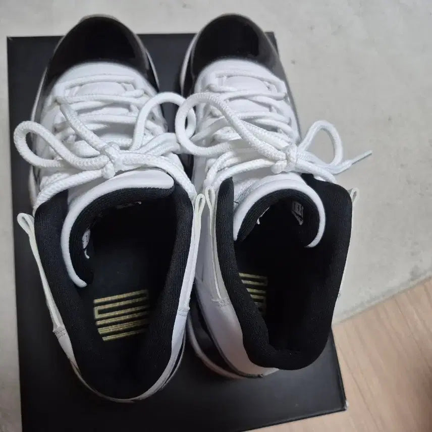 [BUNJANG] Nike Air Jordan 11 Retro Concord Sneakers / 나이키 에어조던 11 레트로 콩코드