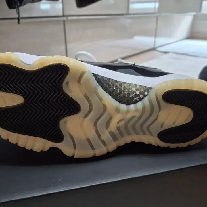 [BUNJANG] Nike Air Jordan 11 Retro Concord Sneakers / 나이키 에어조던 11 레트로 콩코드