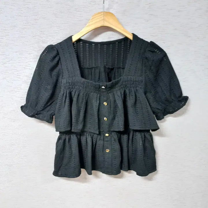 [BUNJANG] IFNE Black Square Neck Short T-shirt for Women / B4-18/IFNE 블랙 스퀘어넥 숏 티셔츠 여성