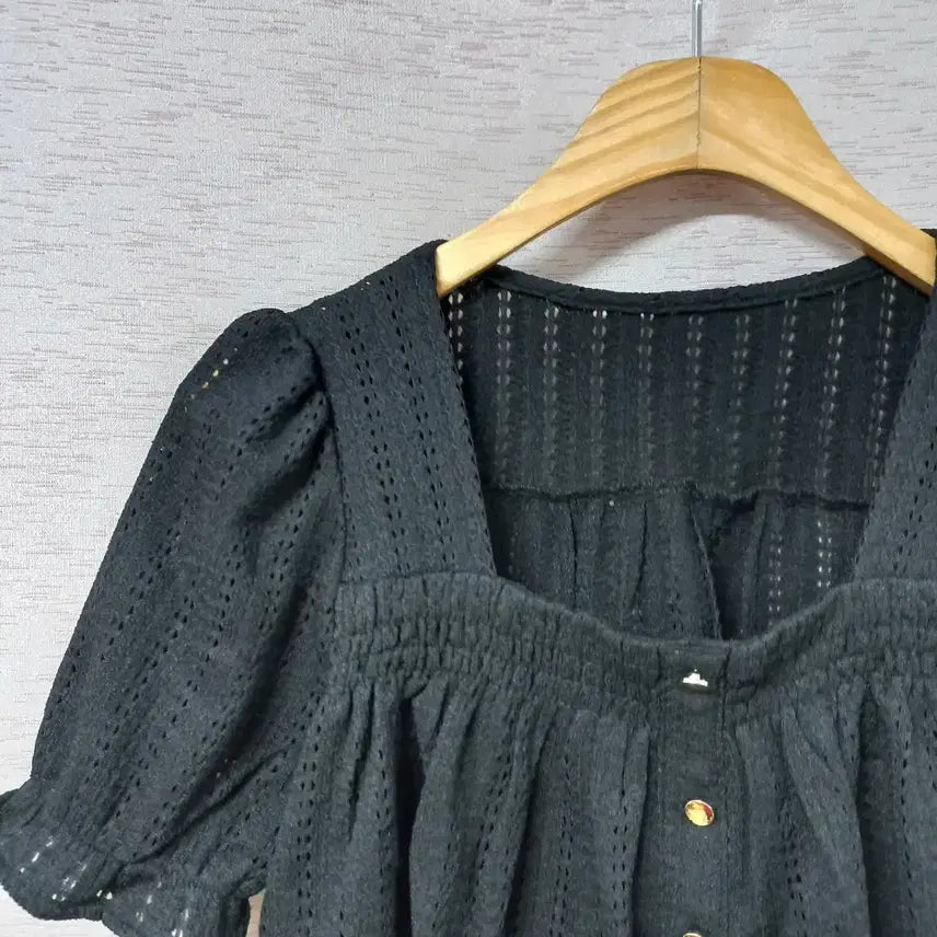[BUNJANG] IFNE Black Square Neck Short T-shirt for Women / B4-18/IFNE 블랙 스퀘어넥 숏 티셔츠 여성