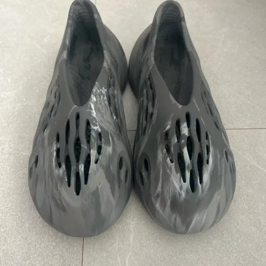[BUNJANG] Adidas Yeezy Foam Runner MX Granite Slippers / 아디다스 이지 폼 러너 믹스 그래닛