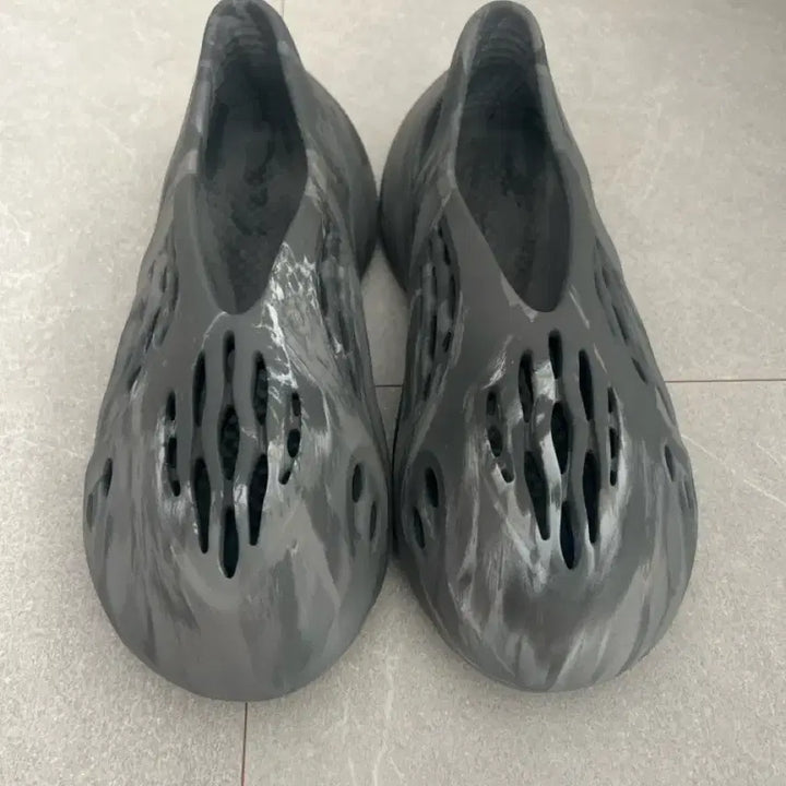 [BUNJANG] Adidas Yeezy Foam Runner MX Granite Slippers / 아디다스 이지 폼 러너 믹스 그래닛