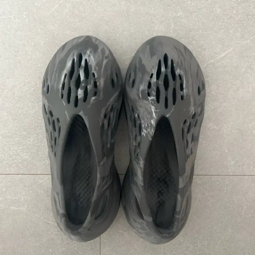[BUNJANG] Adidas Yeezy Foam Runner MX Granite Slippers / 아디다스 이지 폼 러너 믹스 그래닛