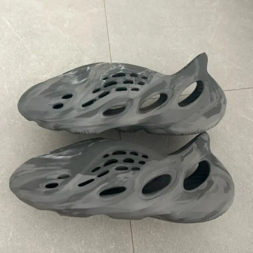 [BUNJANG] Adidas Yeezy Foam Runner MX Granite Slippers / 아디다스 이지 폼 러너 믹스 그래닛