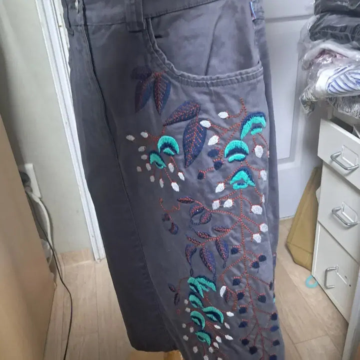 [BUNJANG] Oillily Embroidered Skirt / 오일릴리 자수 스커트 36(55~66)