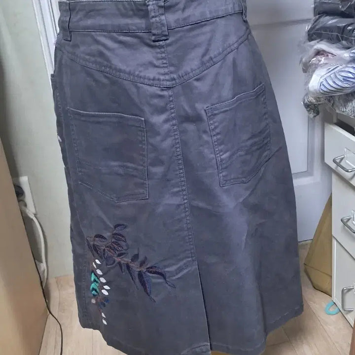 [BUNJANG] Oillily Embroidered Skirt / 오일릴리 자수 스커트 36(55~66)