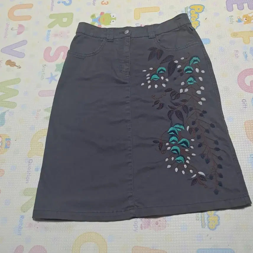 [BUNJANG] Oillily Embroidered Skirt / 오일릴리 자수 스커트 36(55~66)
