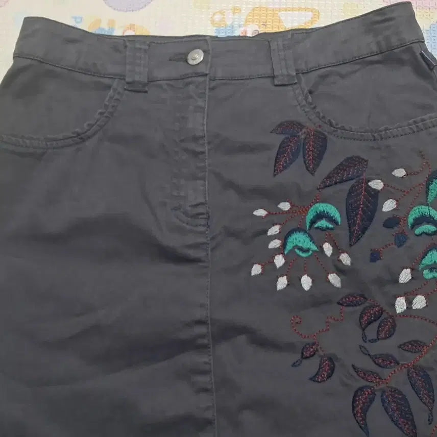 [BUNJANG] Oillily Embroidered Skirt / 오일릴리 자수 스커트 36(55~66)