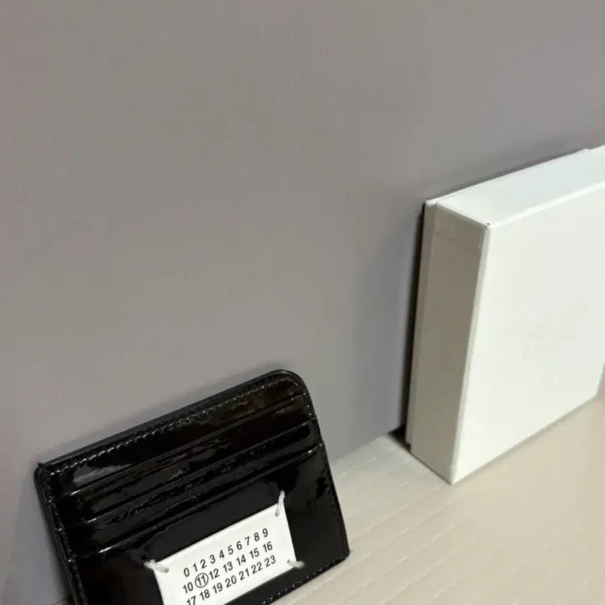 [SOLD OUT] 메종마르지엘라 유광 스티치 카드 지갑