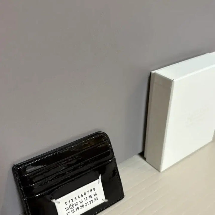 [SOLD OUT] 메종마르지엘라 유광 스티치 카드 지갑
