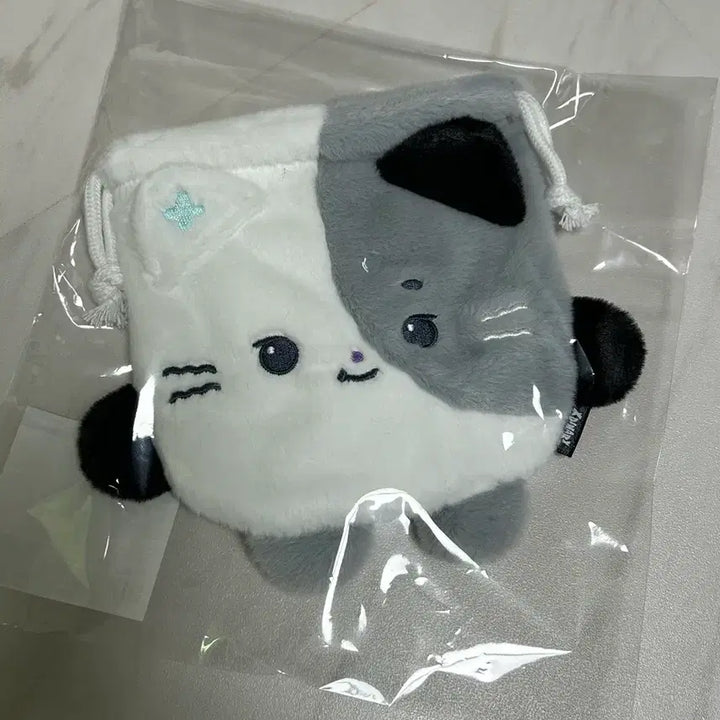 [BUNJANG] Xdinary Heroes Jungsu Baby Nyangdu String Pouch (Sealed) / 엑디즈 정수 베이비 냥듀 스트링 파우치 (미개봉)