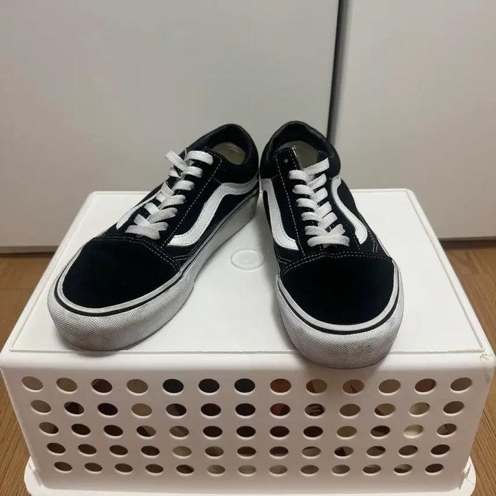 [BUNJANG] Vans Old Skool Black Sneakers / 235 반스 올드스쿨 블랙