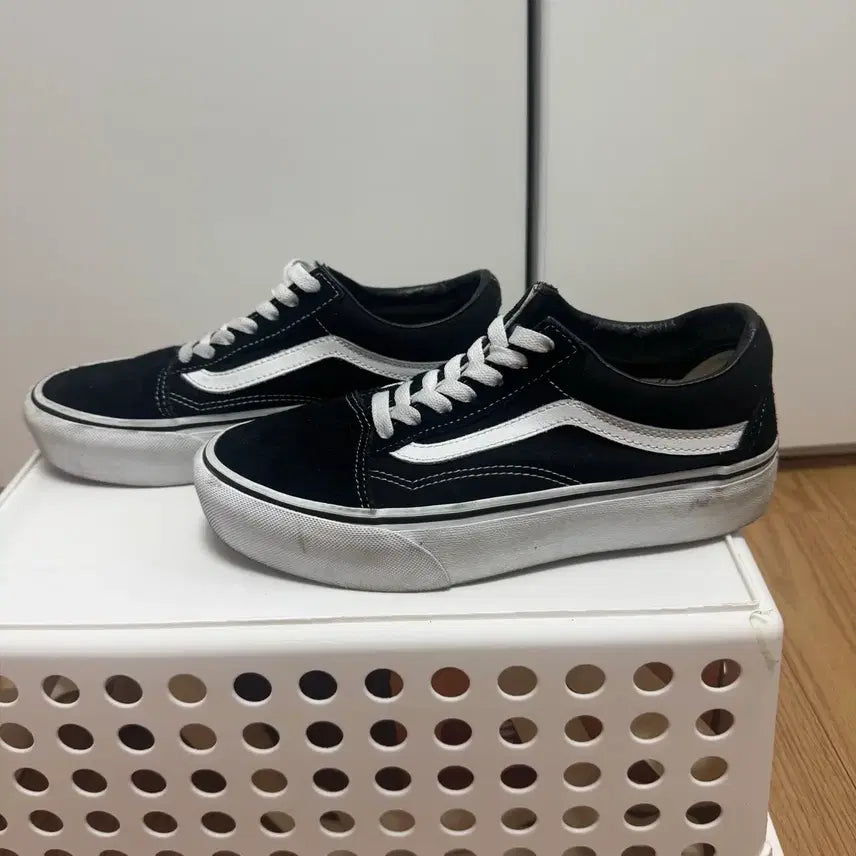 [BUNJANG] Vans Old Skool Black Sneakers / 235 반스 올드스쿨 블랙