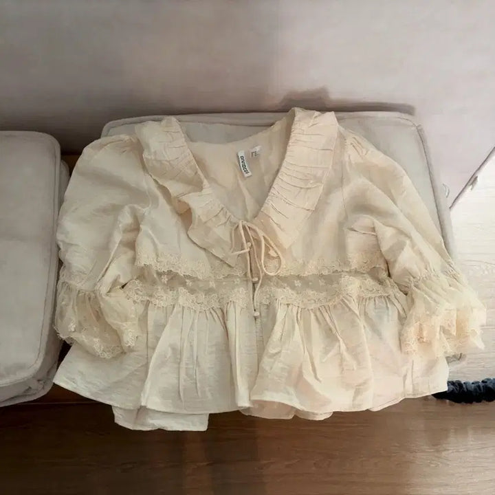 [BUNJANG] H&amp;M Cream Blouse / 에이치엔엠 크림 블라우스