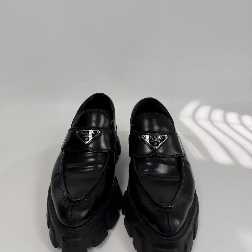 [BUNJANG] Prada Monolith Brushed Leather Loafers (Size 39) / 프라다 모놀리스 브러시드 레더 로퍼 39