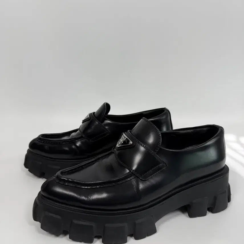 [BUNJANG] Prada Monolith Brushed Leather Loafers (Size 39) / 프라다 모놀리스 브러시드 레더 로퍼 39