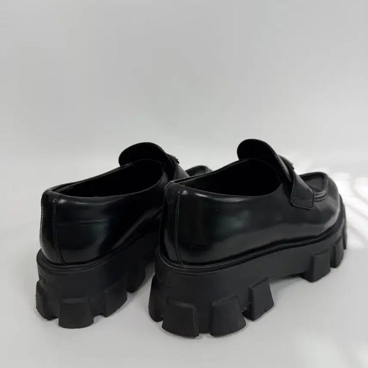 [BUNJANG] Prada Monolith Brushed Leather Loafers (Size 39) / 프라다 모놀리스 브러시드 레더 로퍼 39