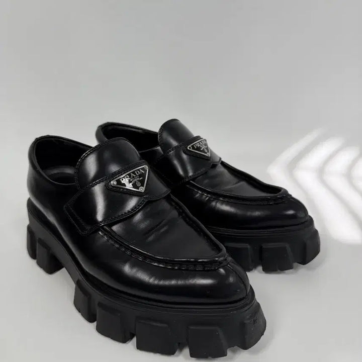 [BUNJANG] Prada Monolith Brushed Leather Loafers (Size 39) / 프라다 모놀리스 브러시드 레더 로퍼 39