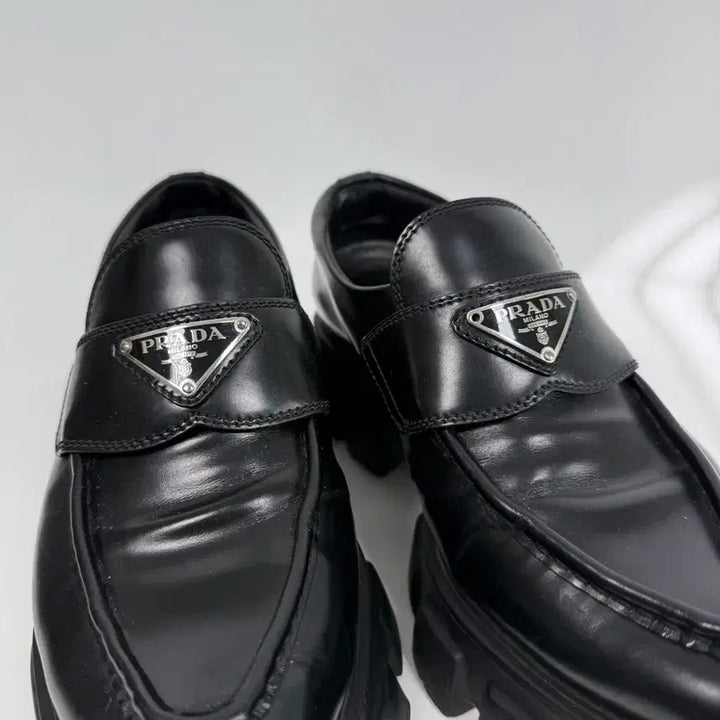 [BUNJANG] Prada Monolith Brushed Leather Loafers (Size 39) / 프라다 모놀리스 브러시드 레더 로퍼 39