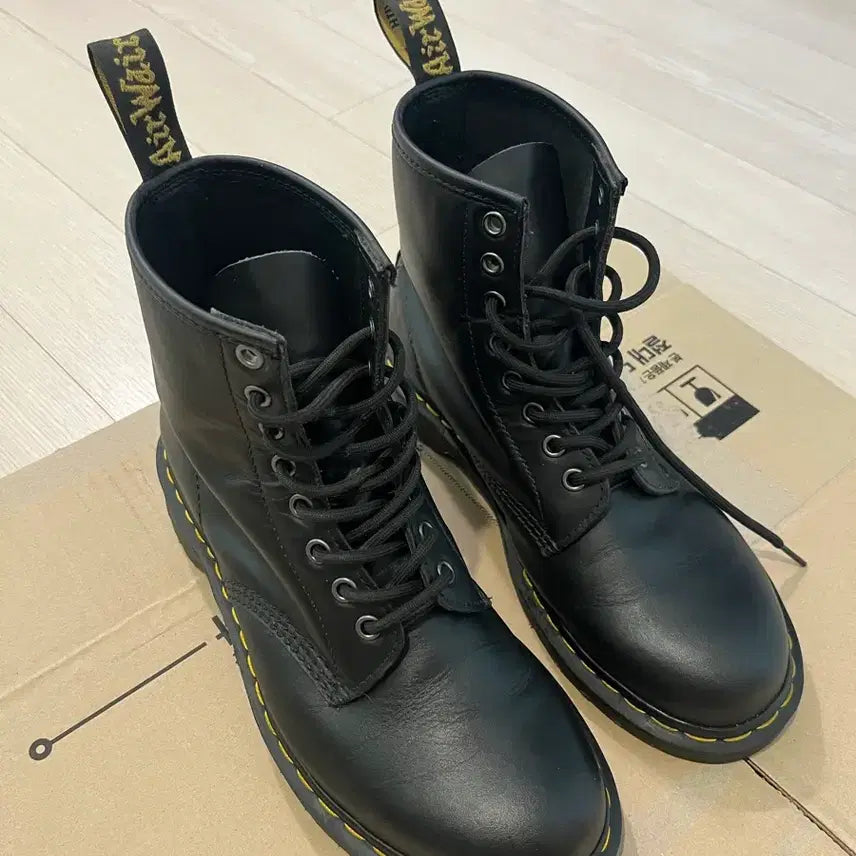 [BUNJANG] Dr. Martens 1460 Matte Black Boots / 닥터마틴 1460 무광 UK7 (착용 10번)