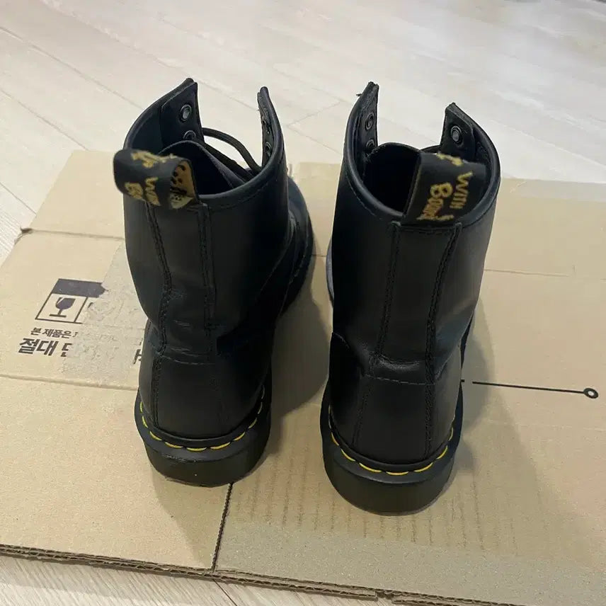 [BUNJANG] Dr. Martens 1460 Matte Black Boots / 닥터마틴 1460 무광 UK7 (착용 10번)