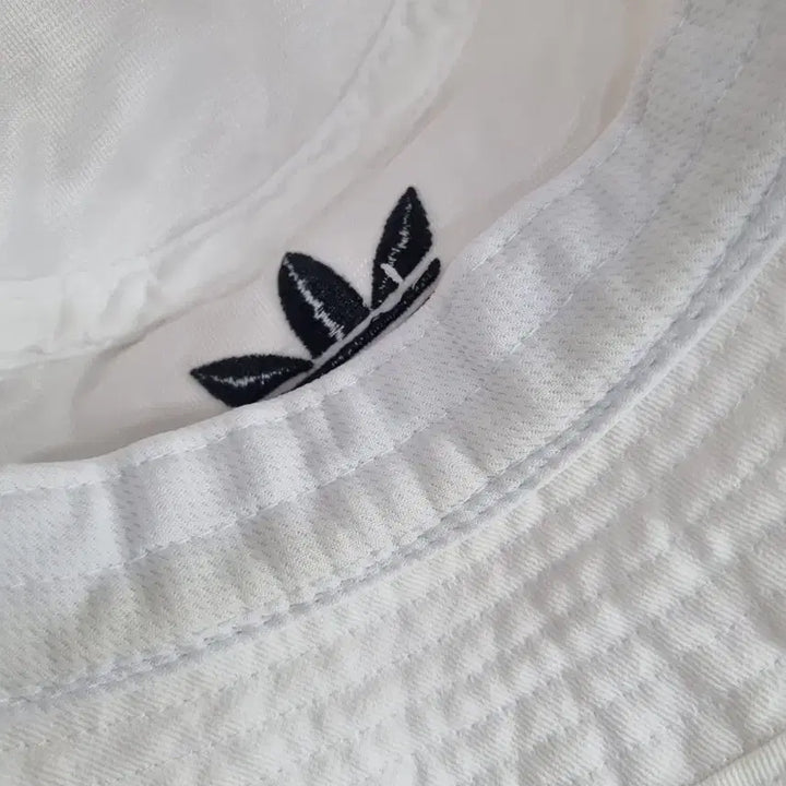 [SOLD OUT] 아디다스 흰색 벙거지 모자 57cm