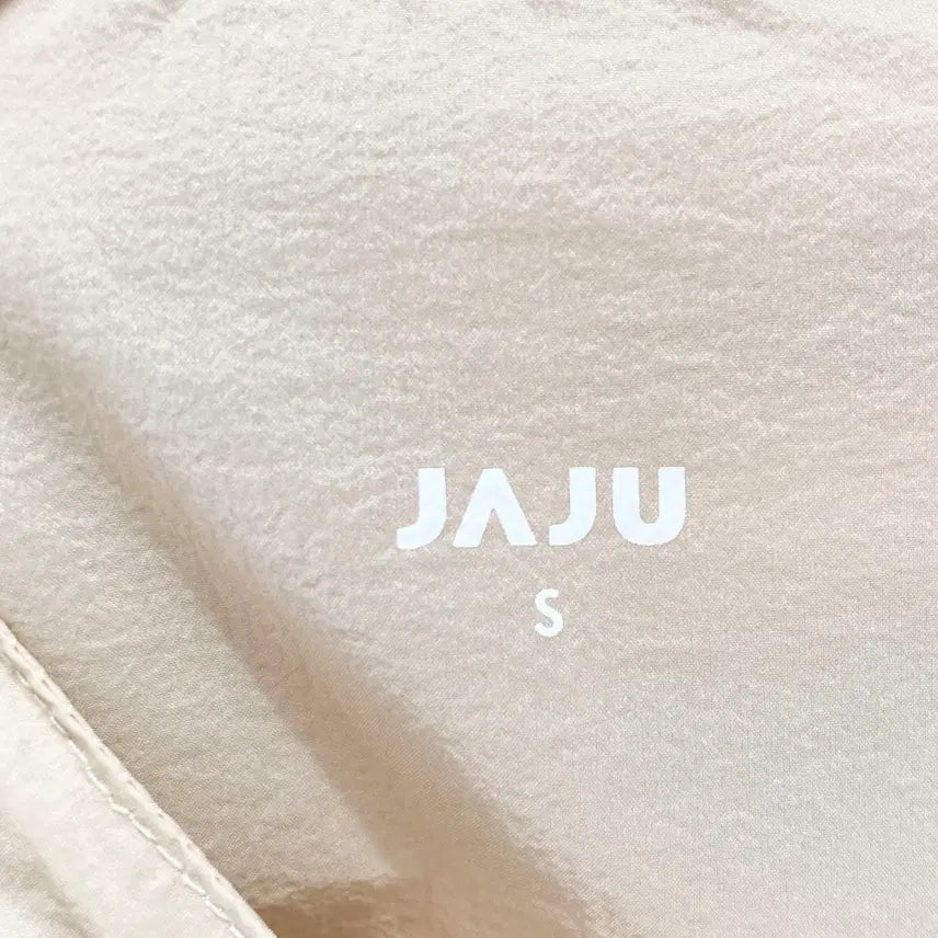 [SOLD OUT] 자주 새상품 여성 경량 루즈핏 윈드브레이커 S진스센스