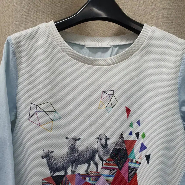 [BUNJANG] Beast in New York Long-Sleeve Blouse / 비스트인뉴욕 긴소매 블라우스