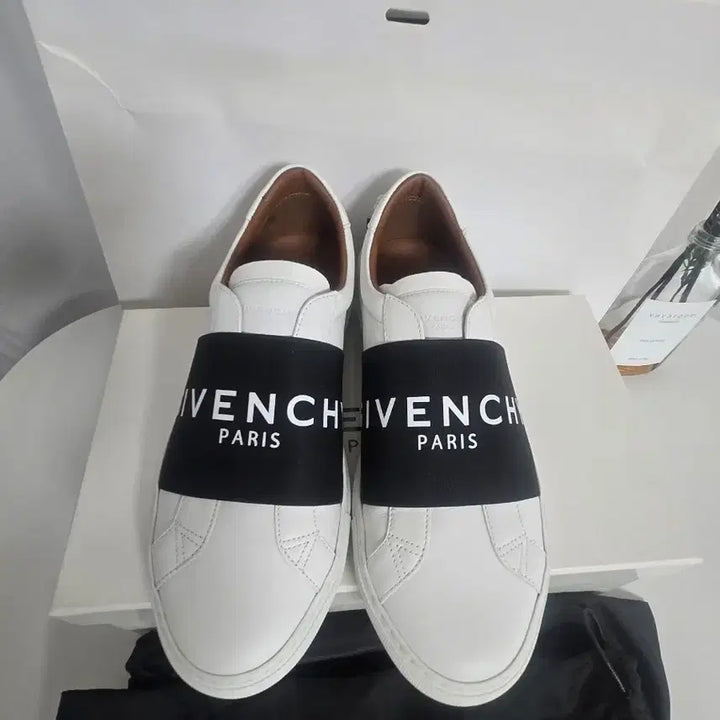 [BUNJANG] Givenchy Logo Band Slip-on Sneakers / 지방시 화이트 로고 밴드 스니커즈 슬립온